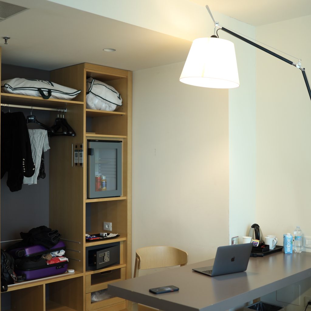 UNAHOTELS Century Milano working desk with a nice closet