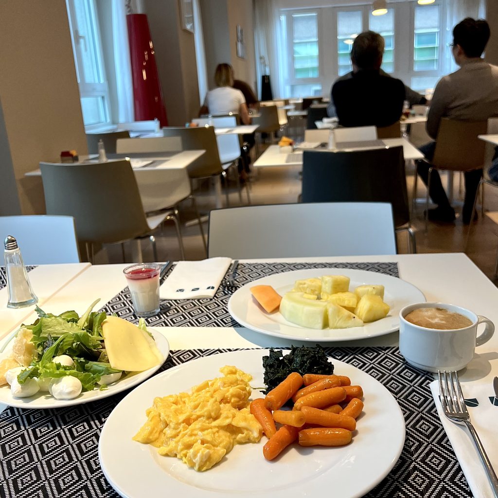 UNAHOTELS Century Milano breakfast