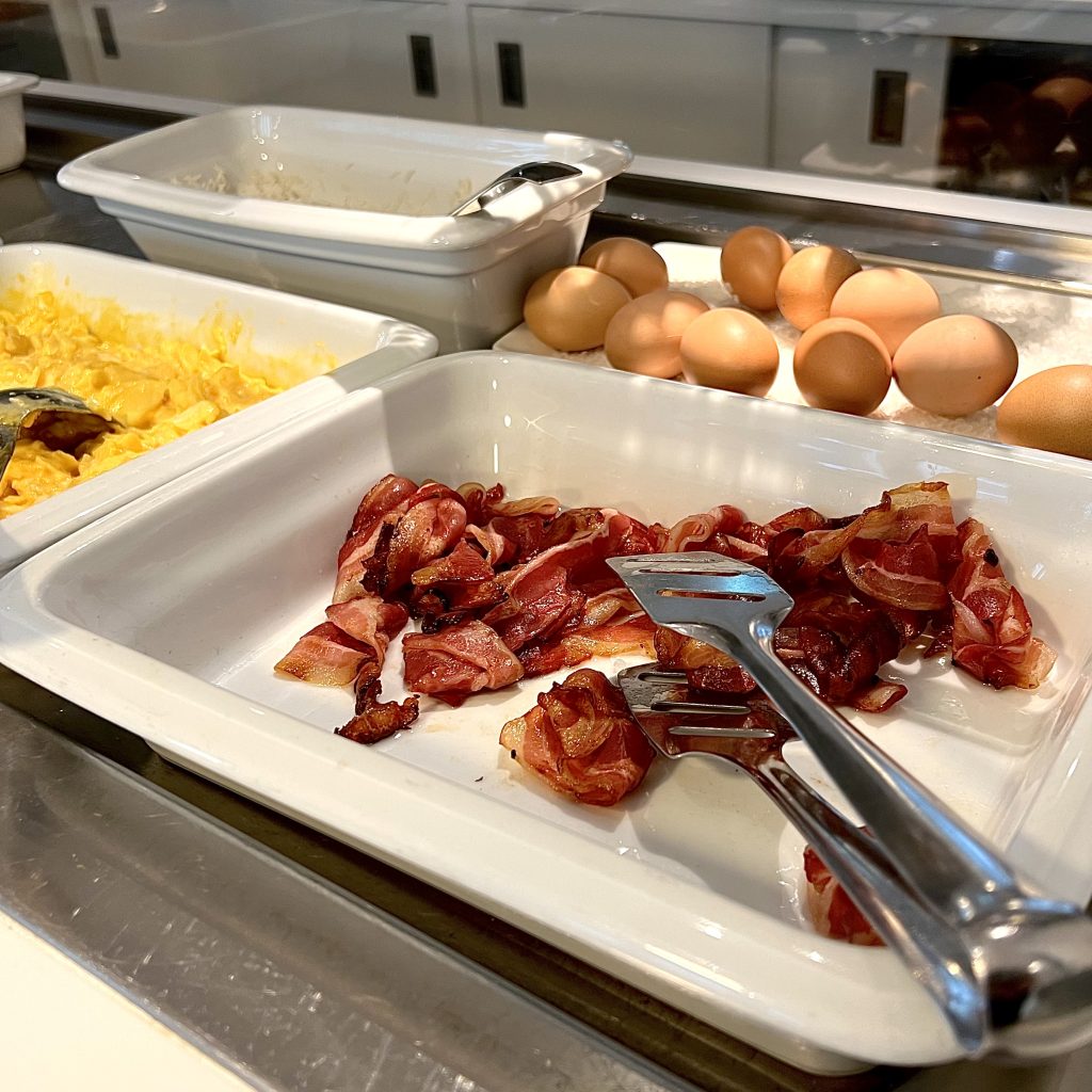 UNAHOTELS Century Milano hot breakfast station