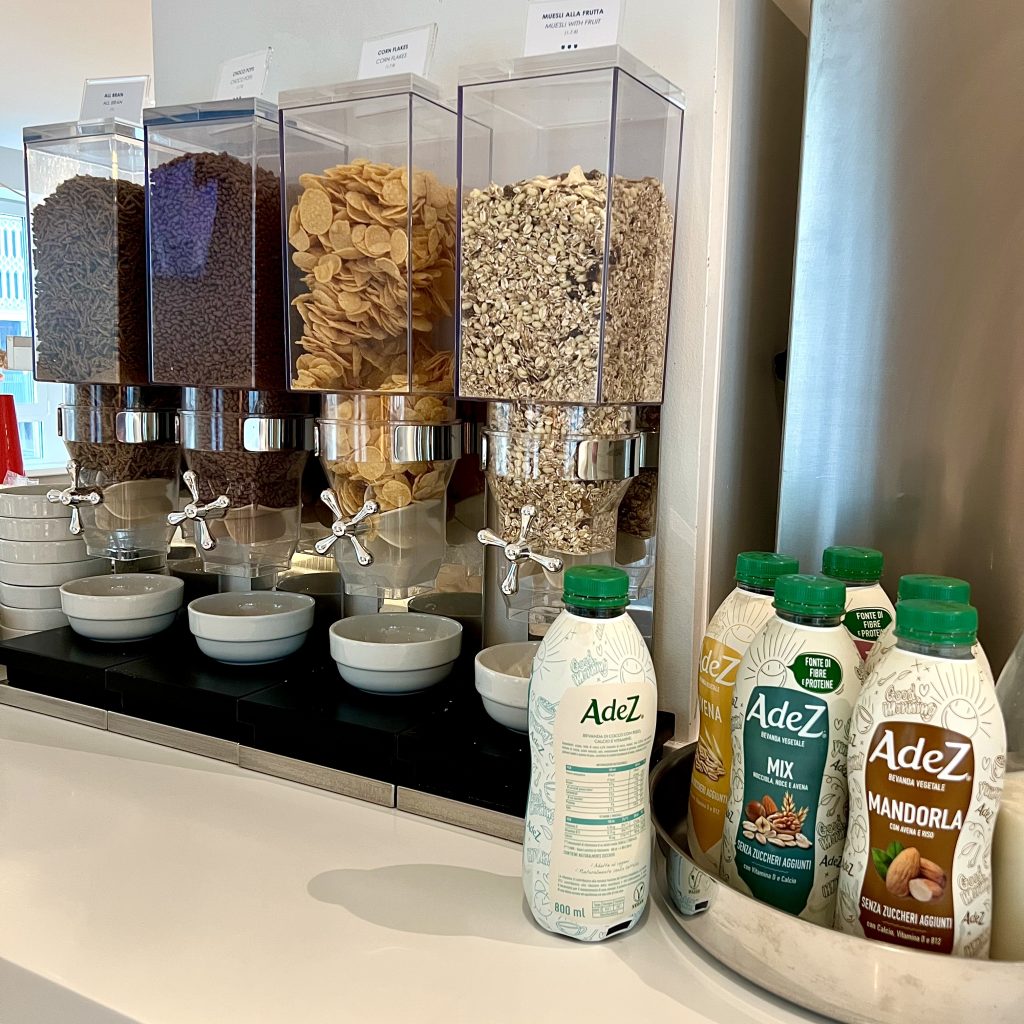 UNAHOTELS Century Milano breakfast Cereal station