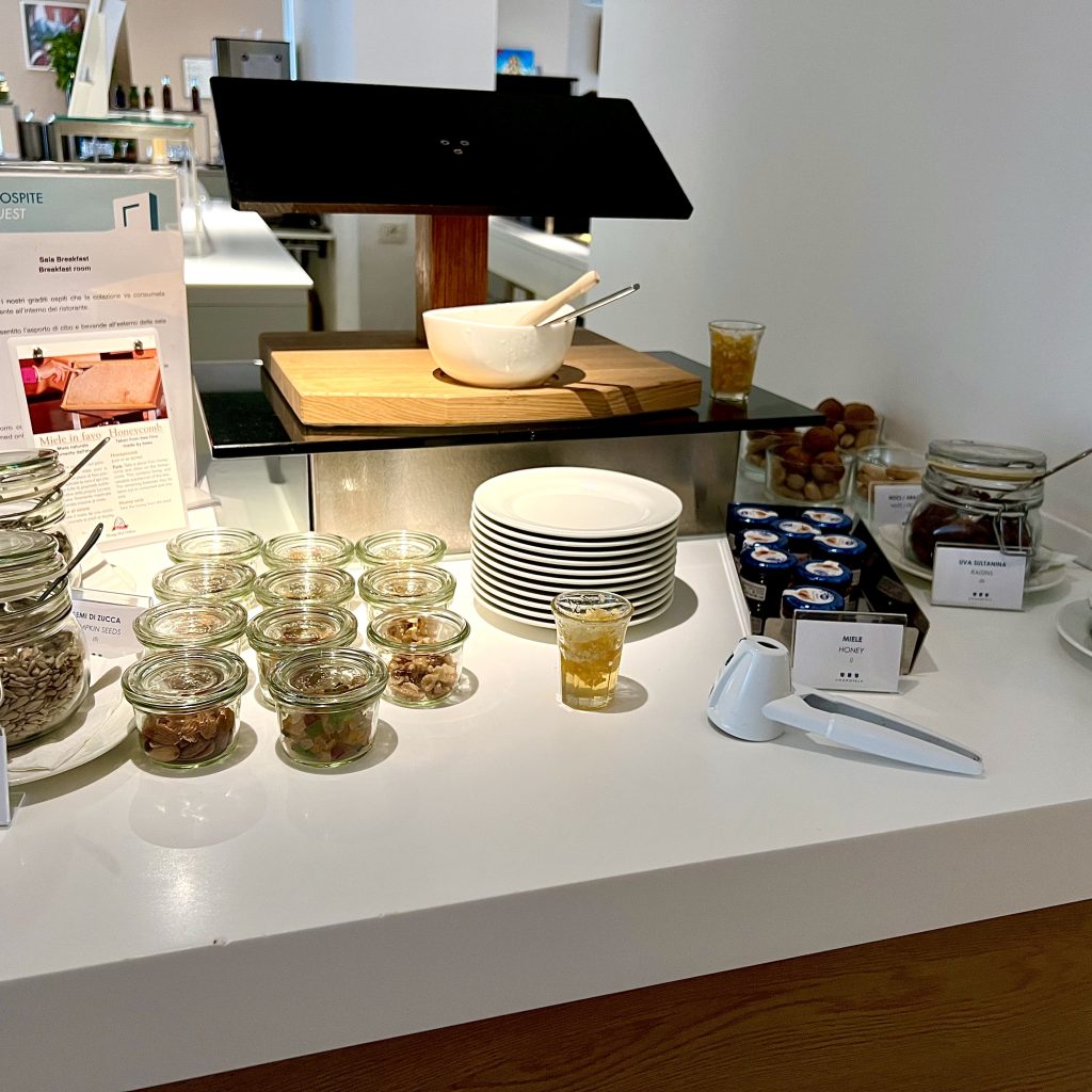 UNAHOTELS Century Milano healthy breakfast options