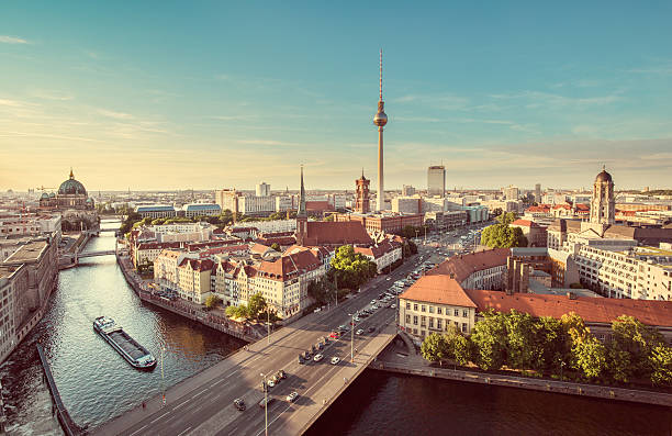 Berlin, with 800,000 vegans.