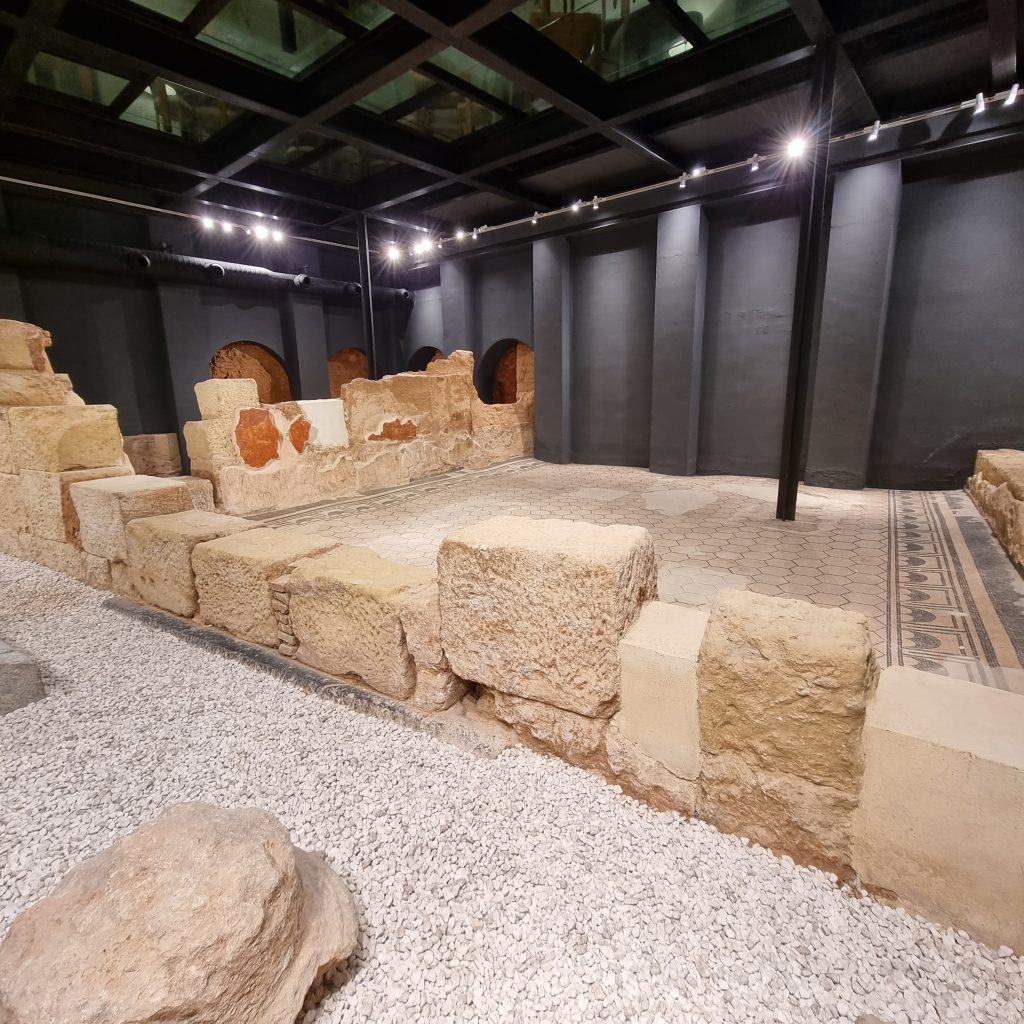 Hotel Hospes Palacio del Bailío, Cordoba - Old Roman Ruins on the way to the Roman Bath