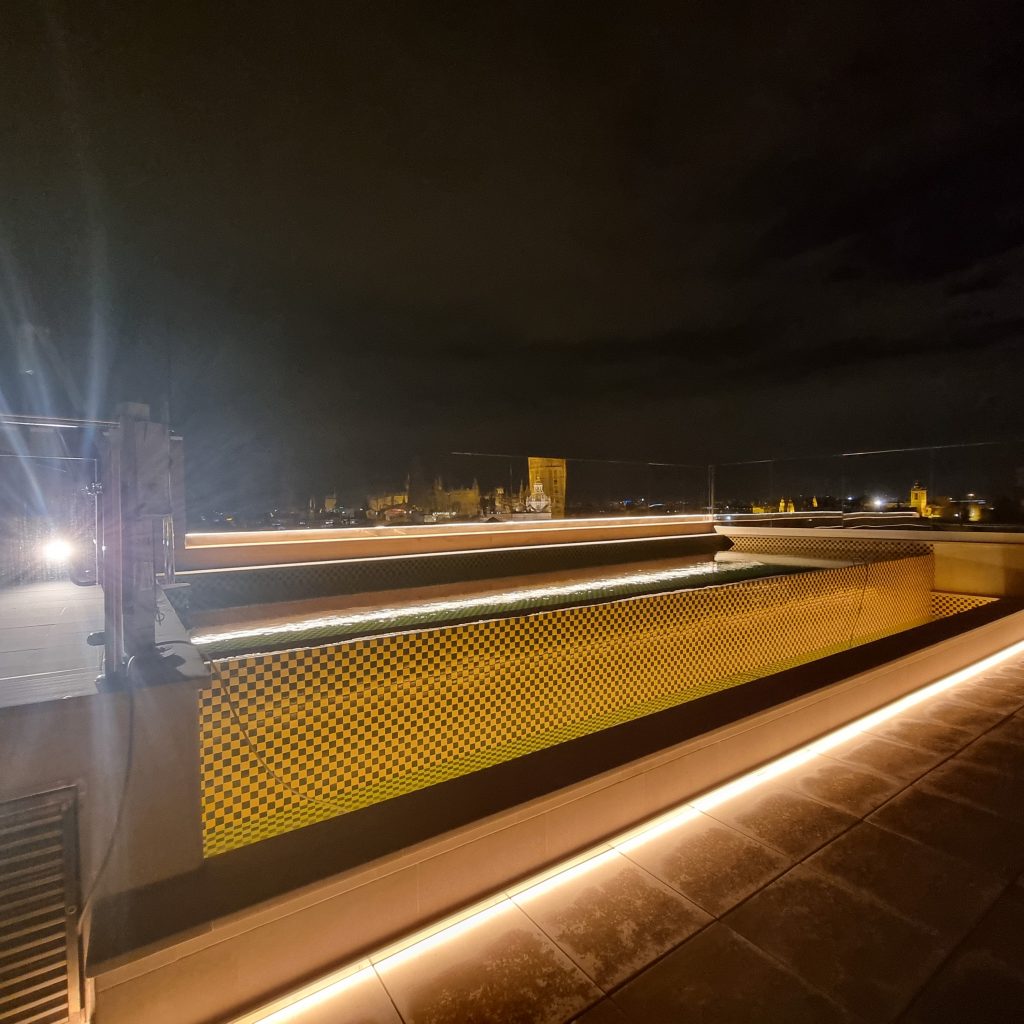 QUERENCIA DE SEVILLA roof top pool