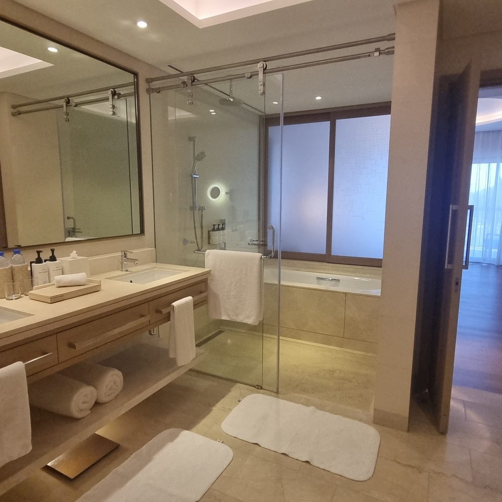 InterContinental Fujairah suite washroom