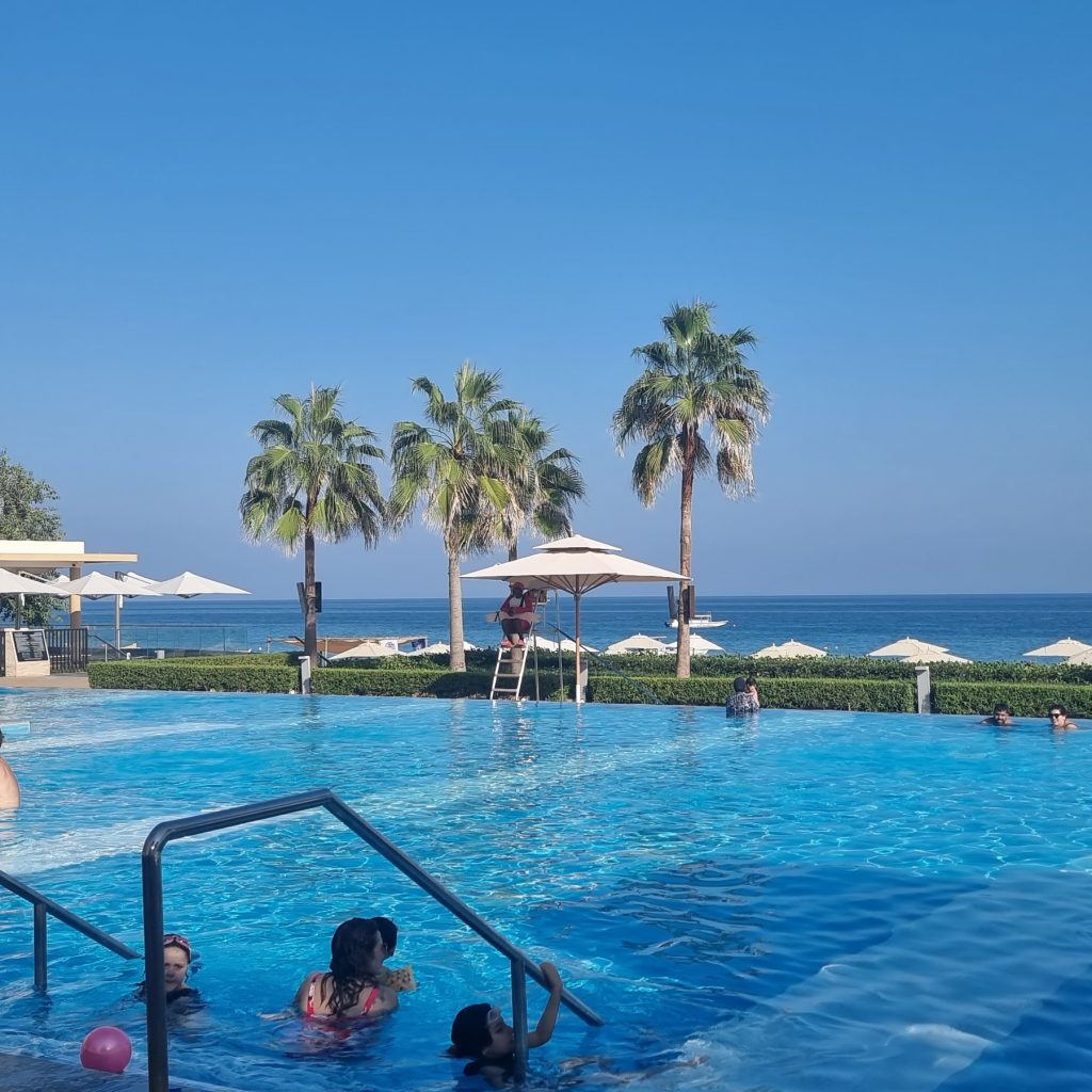 Infinity pool at InterContinental Fujairah